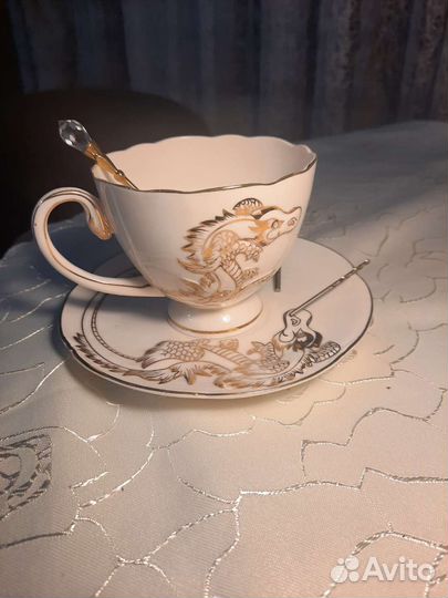 Форфоровая чашка с блюдцем 