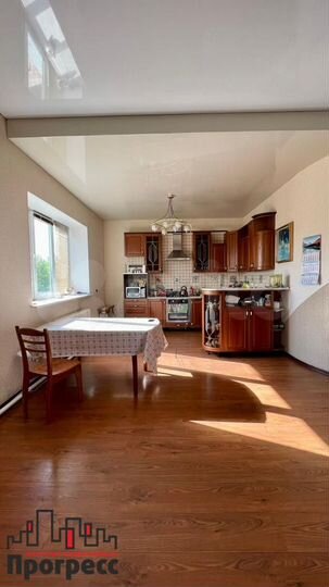 Дом 238 м² на участке 14 сот.