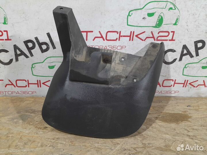 Брызговик передний правый Mitsubishi L200 Pajero