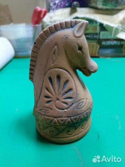 Старинный глиняный конь