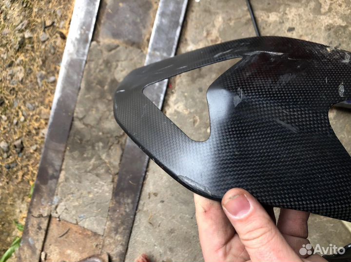 Ducati Panigale 1199 накладка на маятник карбон