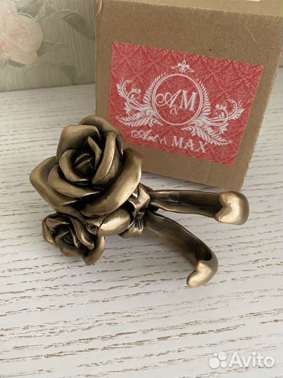 Крючок декоративный настенный