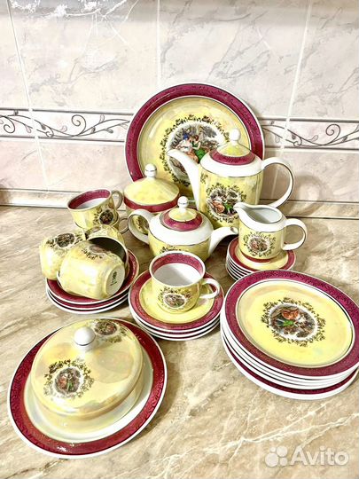 Фарфоровый чайный сервиз