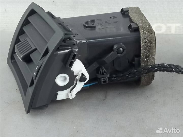 Дефлектор воздушный левый Audi A4 (B6) 2001-2005