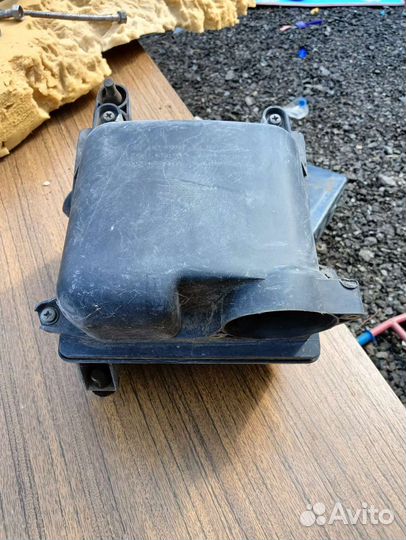 Корпус воздушного фильтра бу на Приору