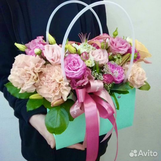 Корзины с пионами и розами с доставкой