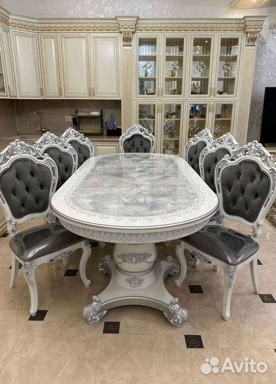 Кухонный стол и стулья комплект