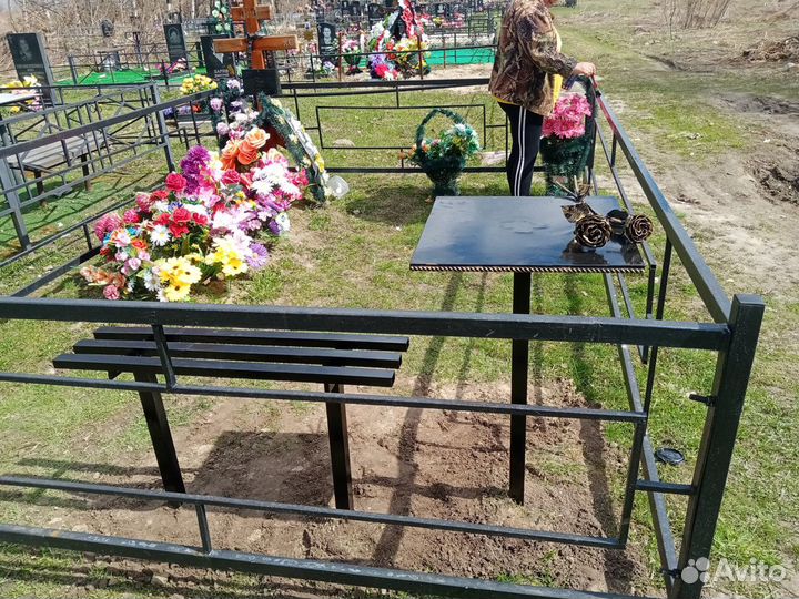 Стол, лавочка, ограда