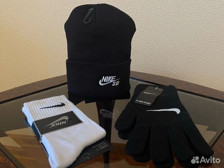 Комплект шапка и перчатки nike