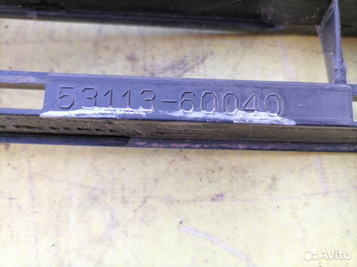 Решетка в бампер Toyota Land Cruiser 200 2008-2021