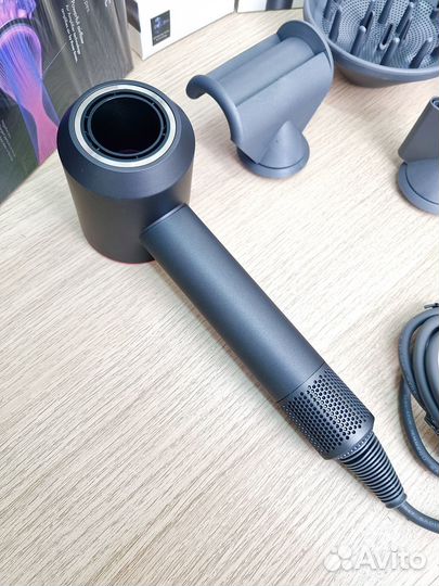 Фен Dyson Supersonic