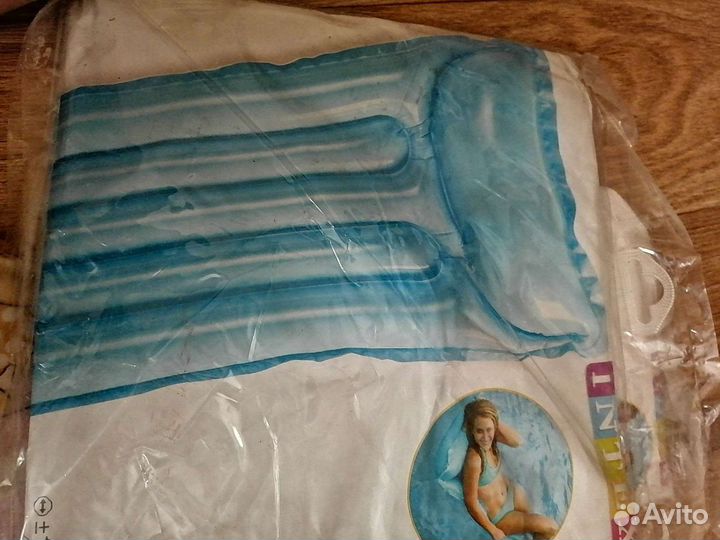 Надувной круг для бассейна