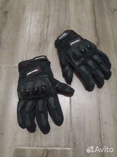 Перчатки с защитными вставками