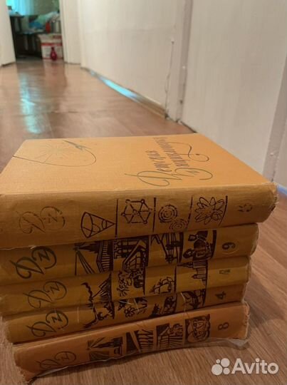 Пять томов детской энциклопедии