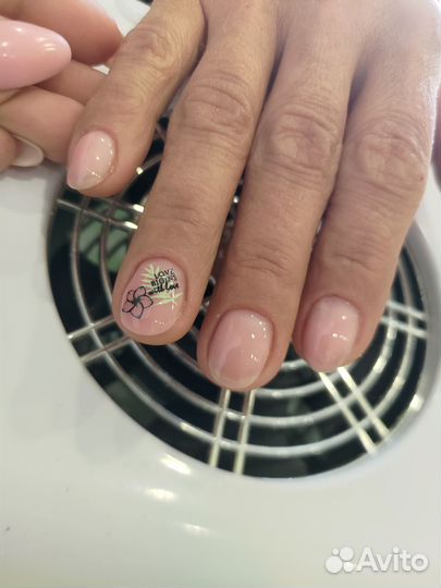 Начинающий мастер маникюра