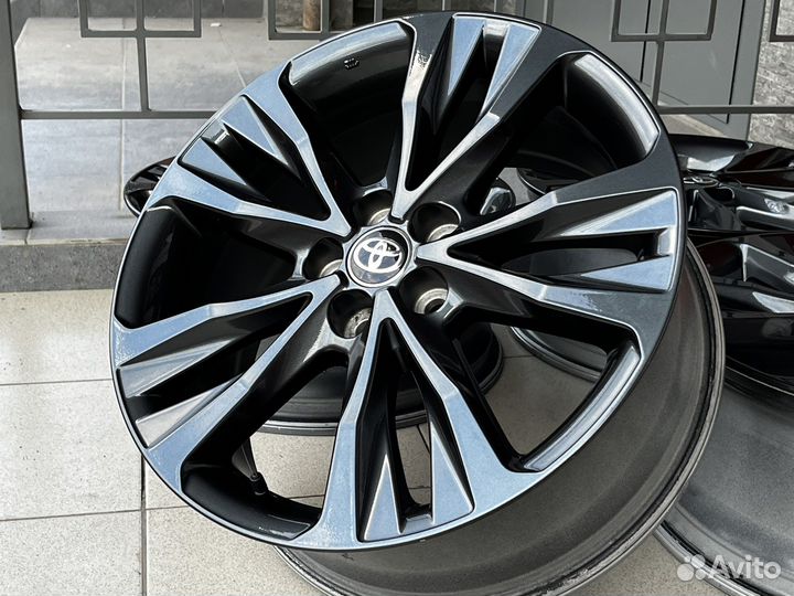 Оригнал toyota С японии фирменые диски как новые