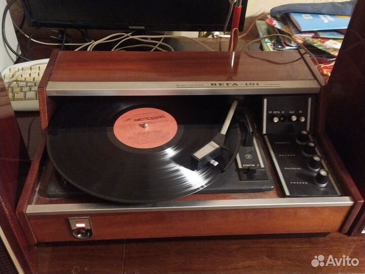 Проигрыватель винила Вега 101