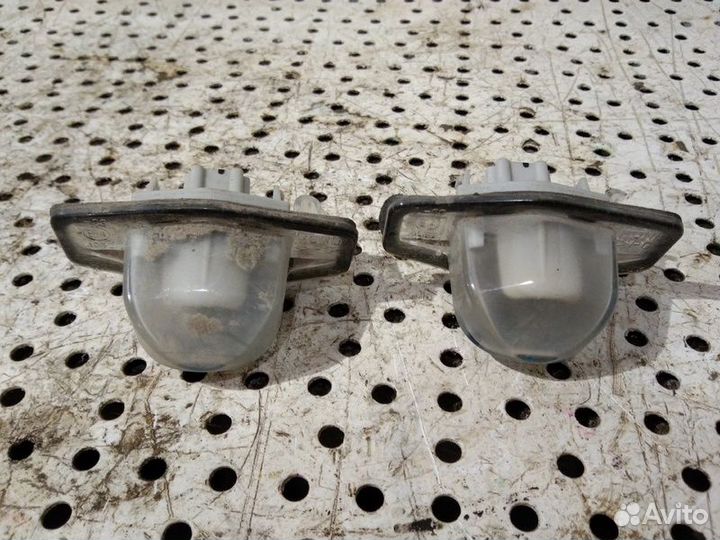 Плафон подсветки номера Honda Fit Shuttle Hybrid G