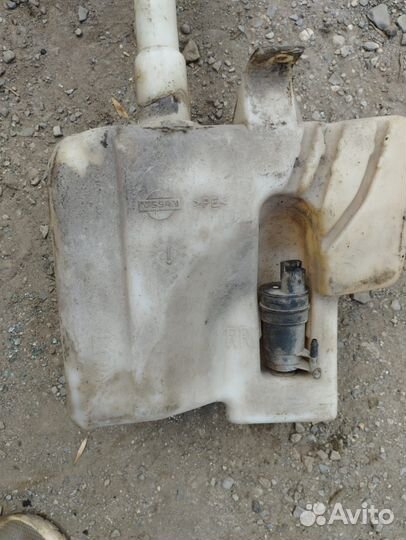 Бачок стеклоочистителя Nissan Almera N16
