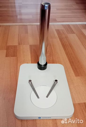 Штатив с подставкой для микроскопа