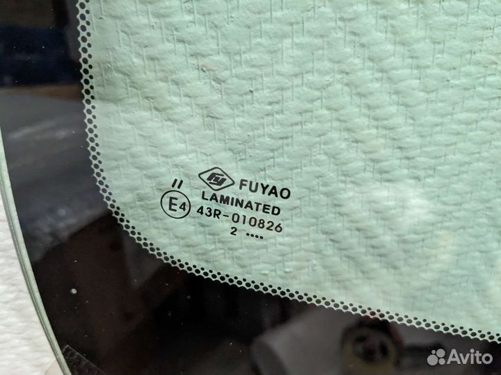 Стекло лобовое mazda B2500 / BT-50 / ford ranger