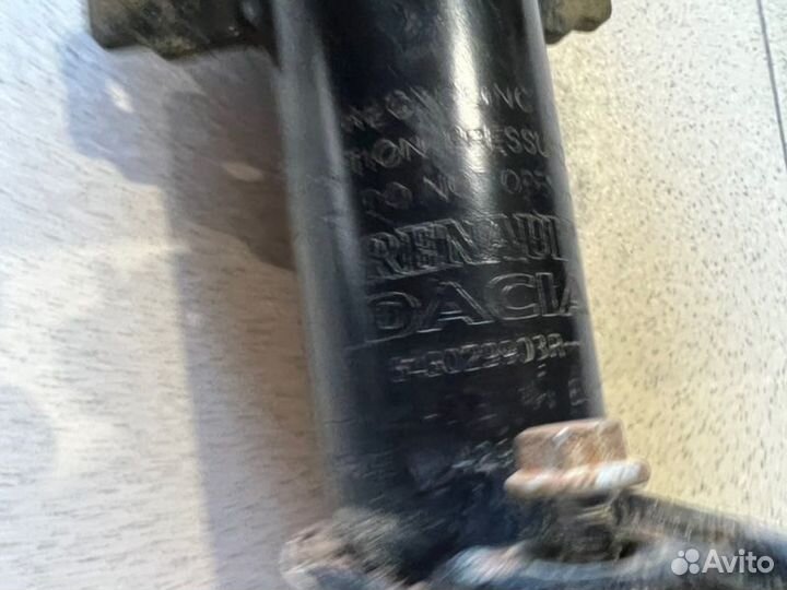 Амортизатор передний Renault Duster пробег