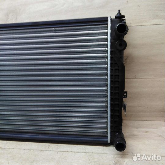 Радиатор основной Volkswagen Passat B5 Audi A4 B5