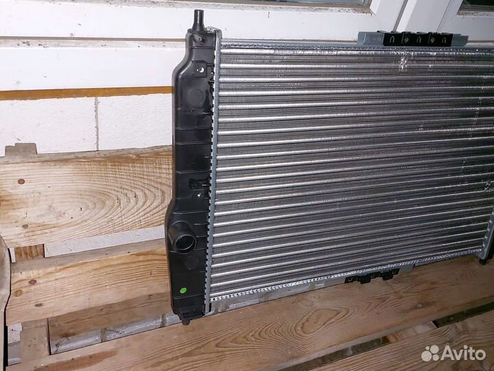 Шевроле Авео Т250 радиатор охлаждения 96816483