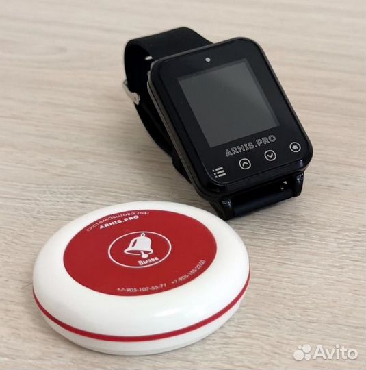 Кнопка вызова персонала и часы в салон красоты