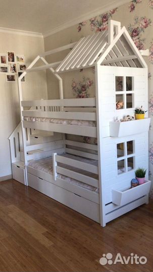 Детская кровать с лестницей от 2 лет