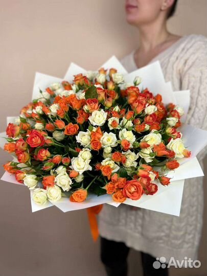 Букет из 55 кустовых роз