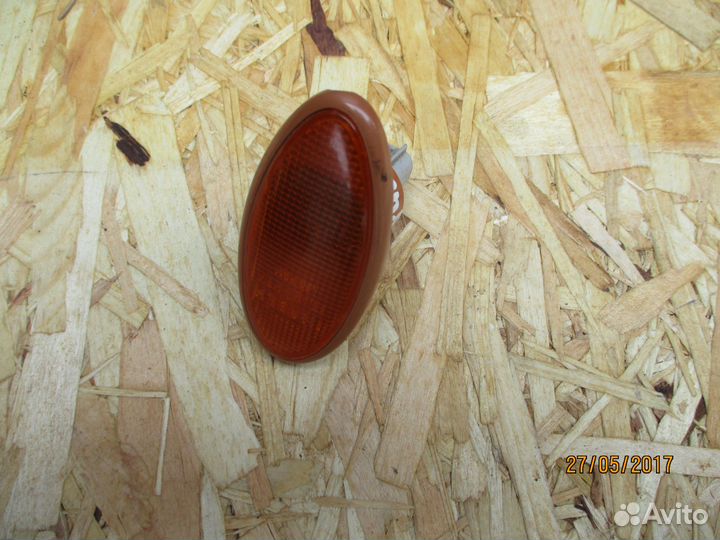 Повторитель в крыло Митсубиси Лансер Седия