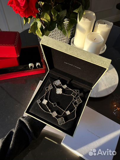 Колье van cleef с перламутром 16 мотивов из золота