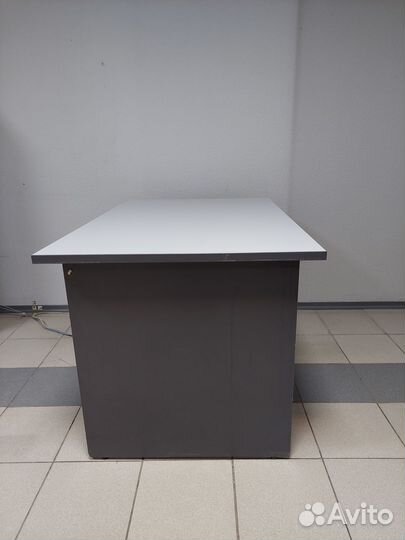 Письменный стол офисный