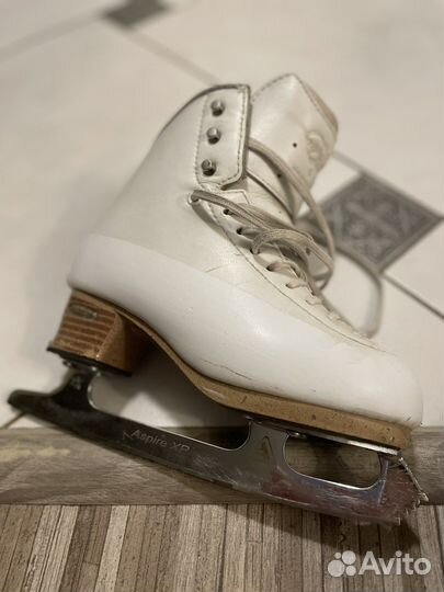 Фигурные коньки jackson elle