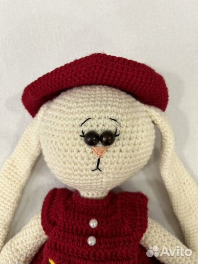 Вязанная зайка модница