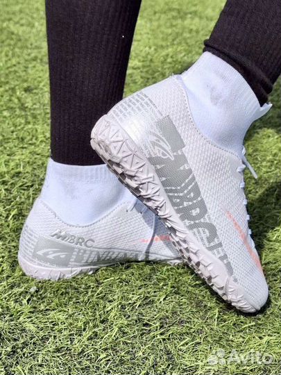 Футбольные бутсы