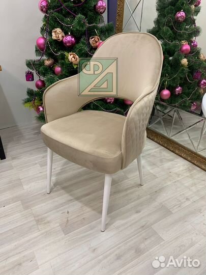 Стул деревянный