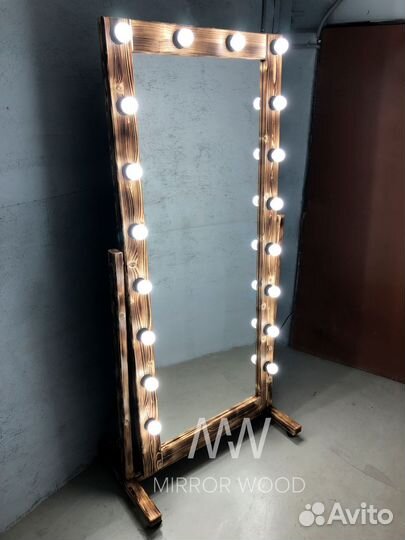 Гримерное зеркало на подставке
