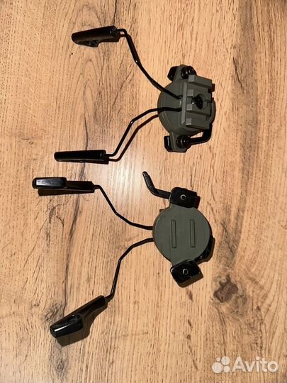 Крепления активных наушников на Бронешлем Ops core