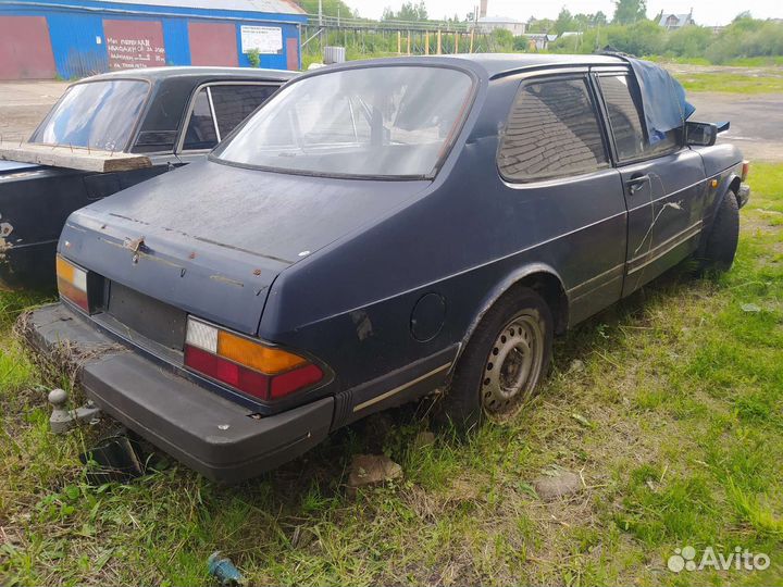 Saab 900