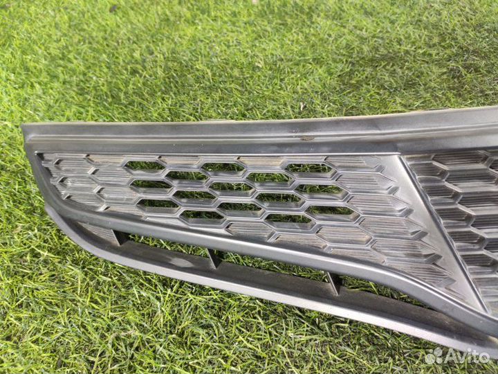 Решетка радиатора передняя Honda Fit GE6 L13A