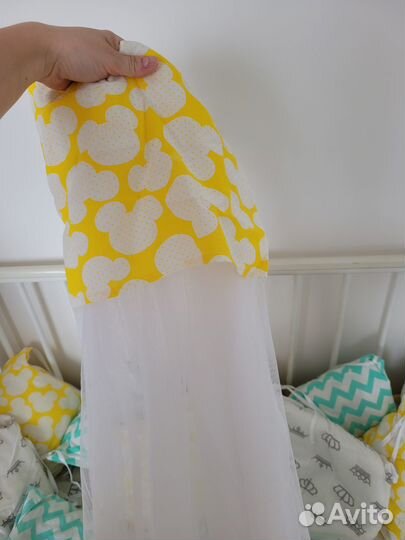 Детская кроватка с маятником