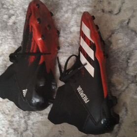 Футбольные бутсы adidas predator