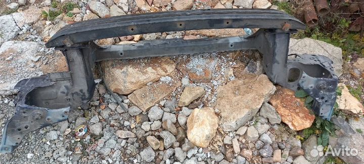 Рамка радиатора, телевизор Mazda Millenia 2000г