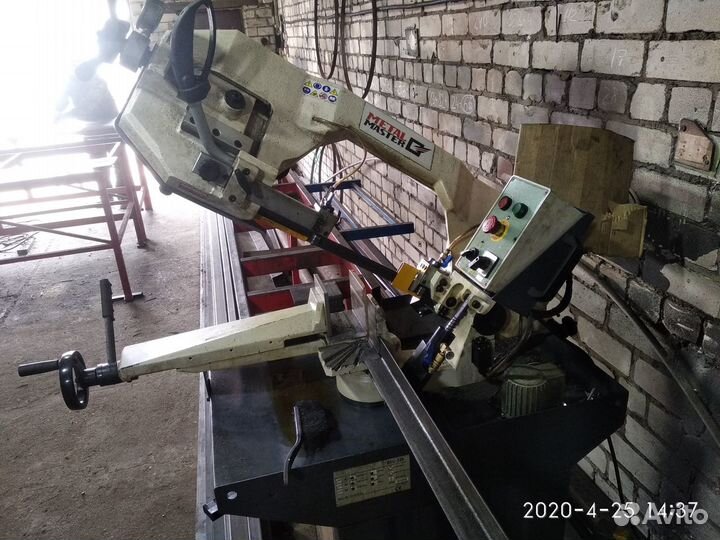 Резка металла,полимеров на лентопильном станке