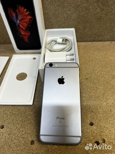 Телефон iPhone 6s