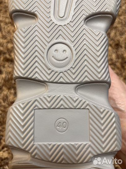 Кроссовки женские