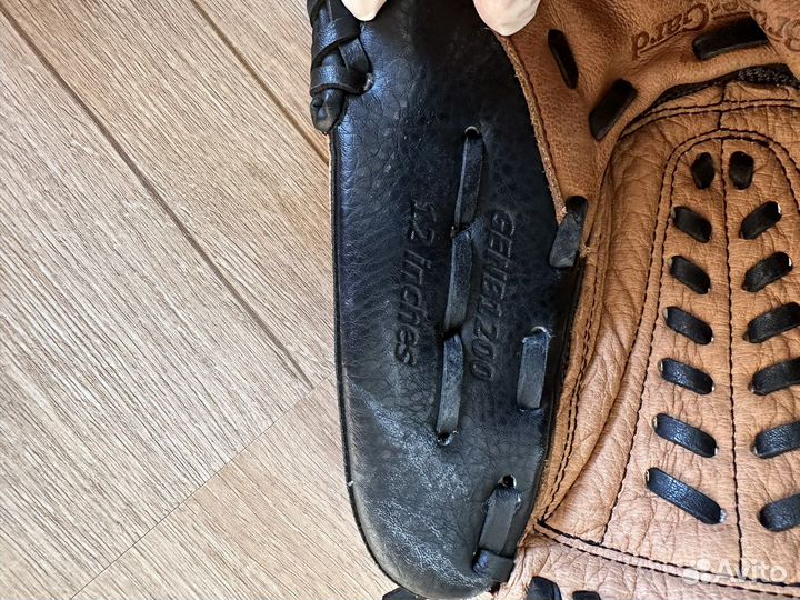 Бейсбольная перчатка ловушка,мяч и бита