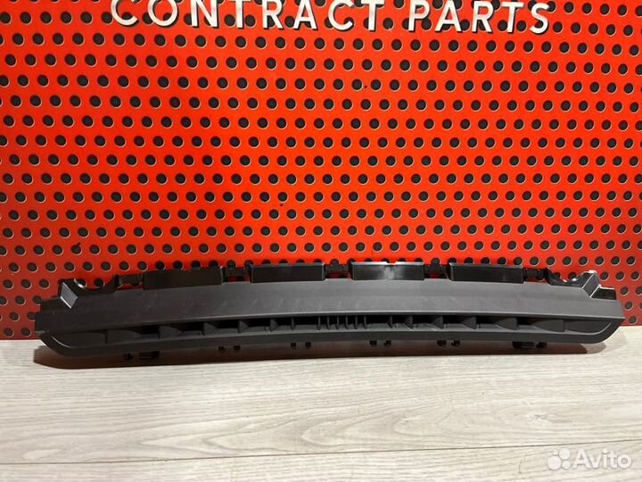 Накладка декоративная на торпедо Bmw 5 G30 2018